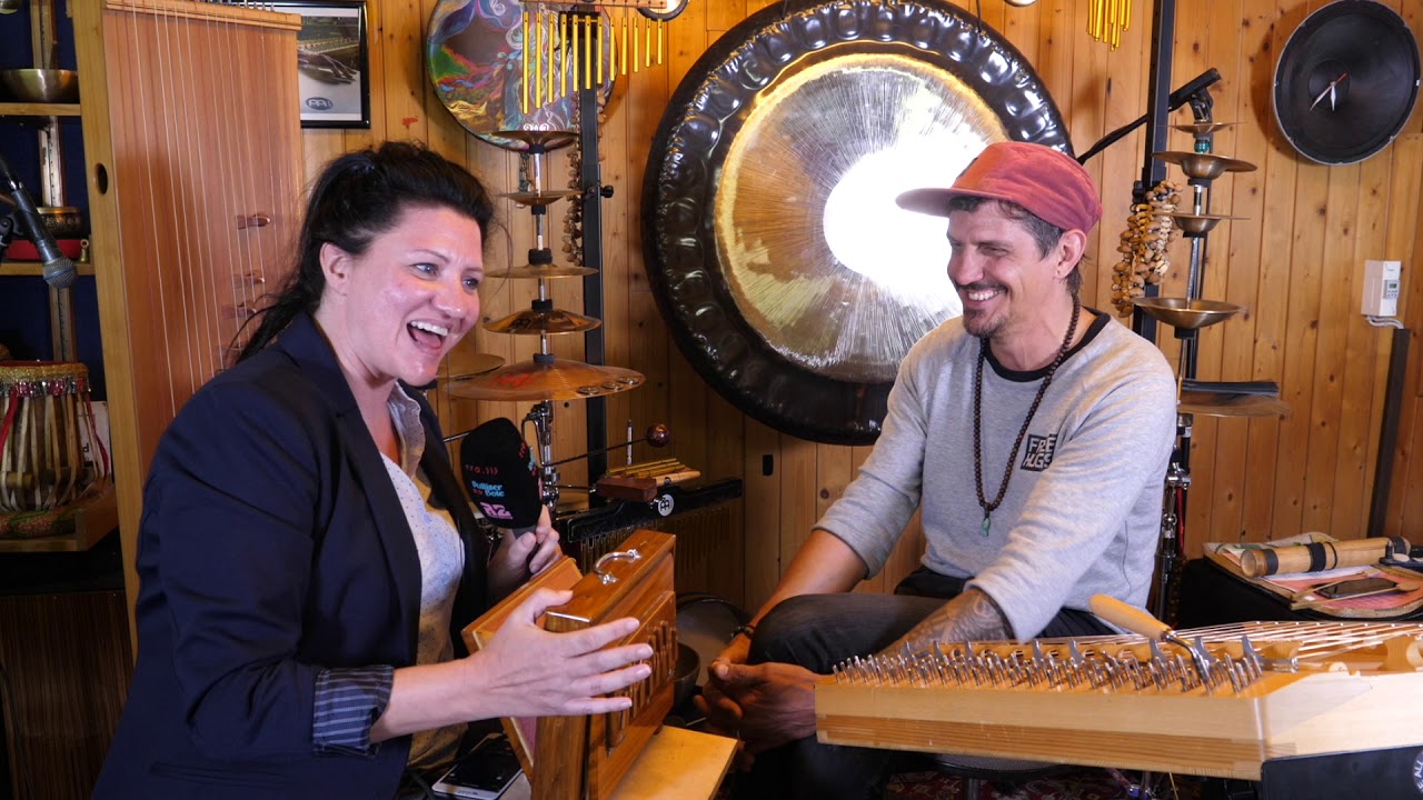 Zu Besuch bei Musiker Ephraim Salzmann in seinem 