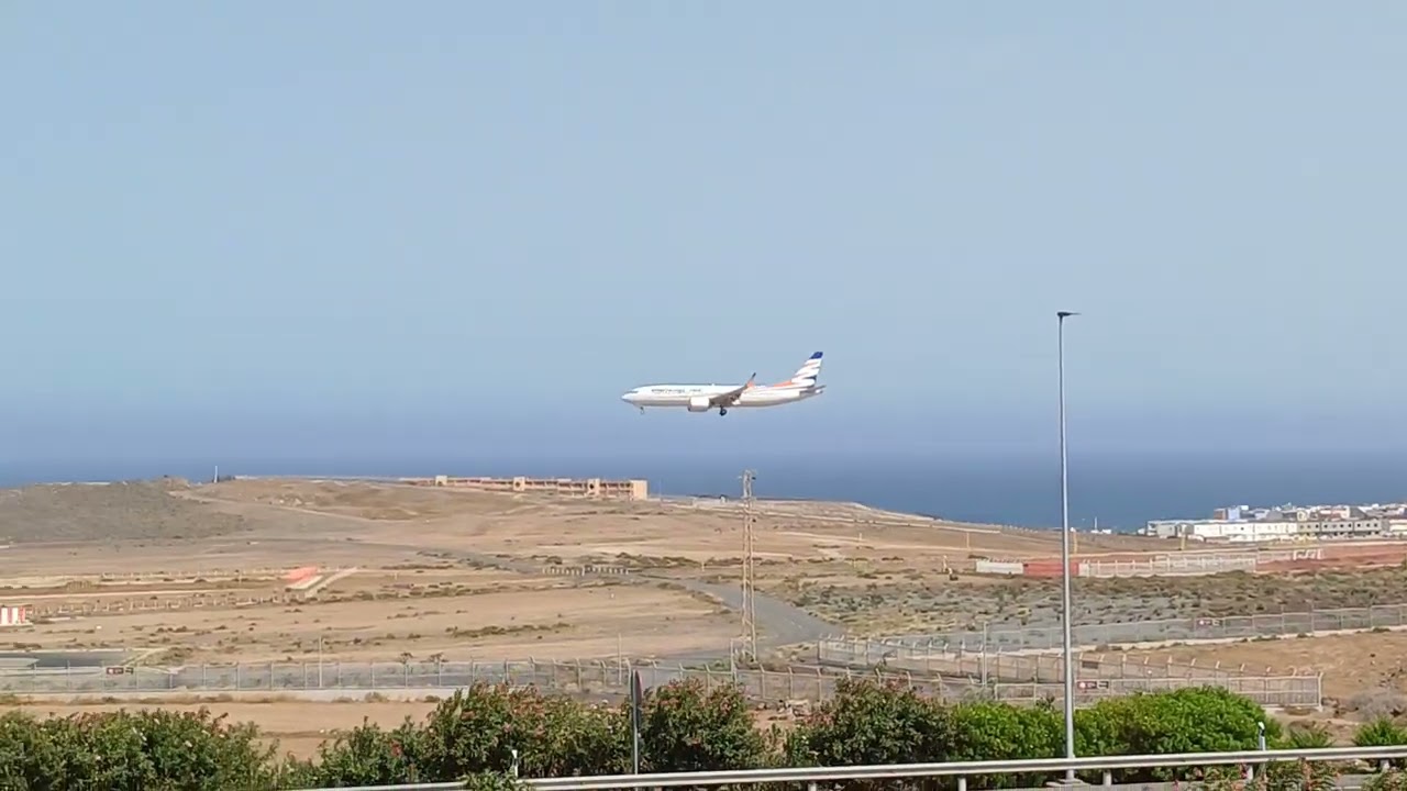 Landing of the plane Smartwings from Prague to Gran Canaria