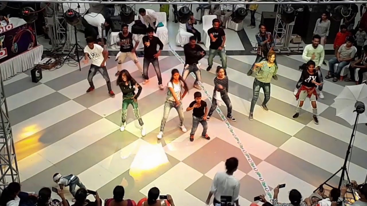 Flash mob//mall mashup//korba's first mall city center/Present by harfanmoula Dance & music academy