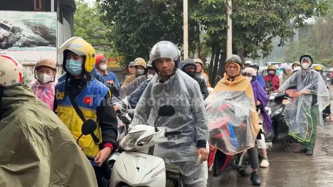 Queues at petrol stations in Vietnam as oil prices soar