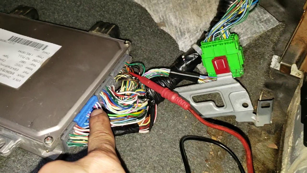 96 honda civic , el motor gira pero no arranca no hay chispa será computadora