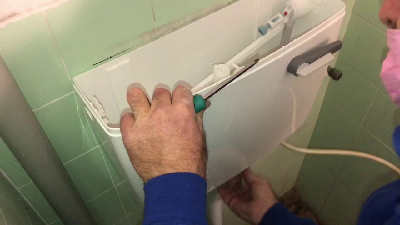 החלפת אסלה וניאגרה של פלאסון בדירה ישנה  חיבור צנרת מעופרת כמו פעם  קובי שרותי אינסטלציה 0545349322