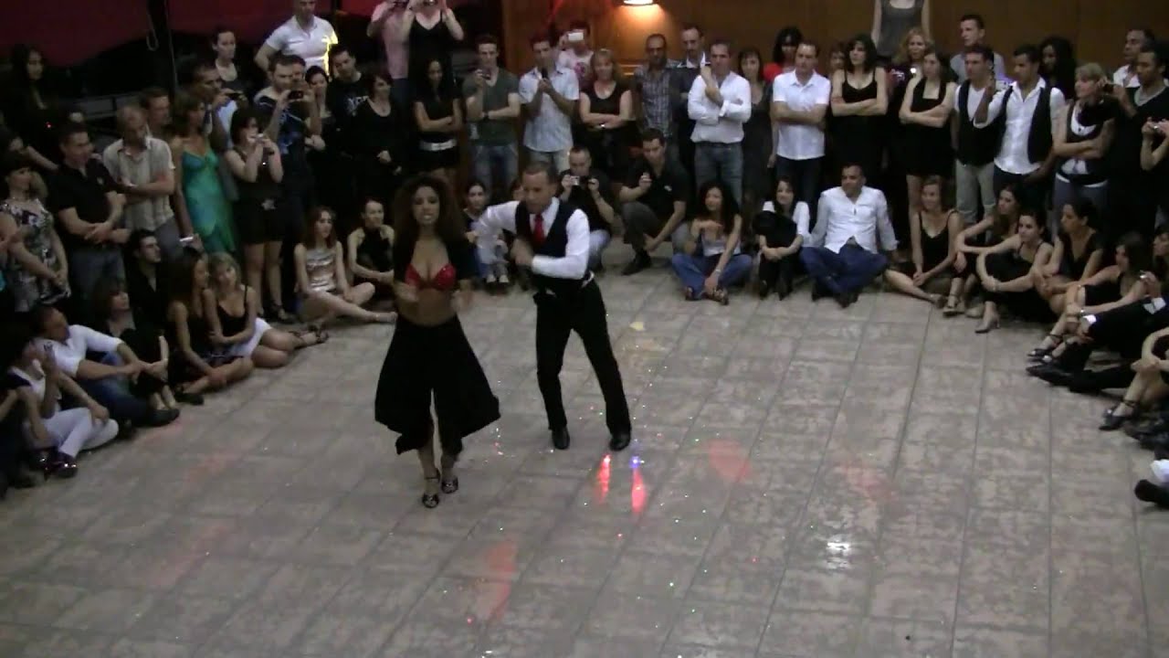 ATACA Y ALEMANA (Baby Baby) au CLUB ECOSSAIS MArseille FRance.avi