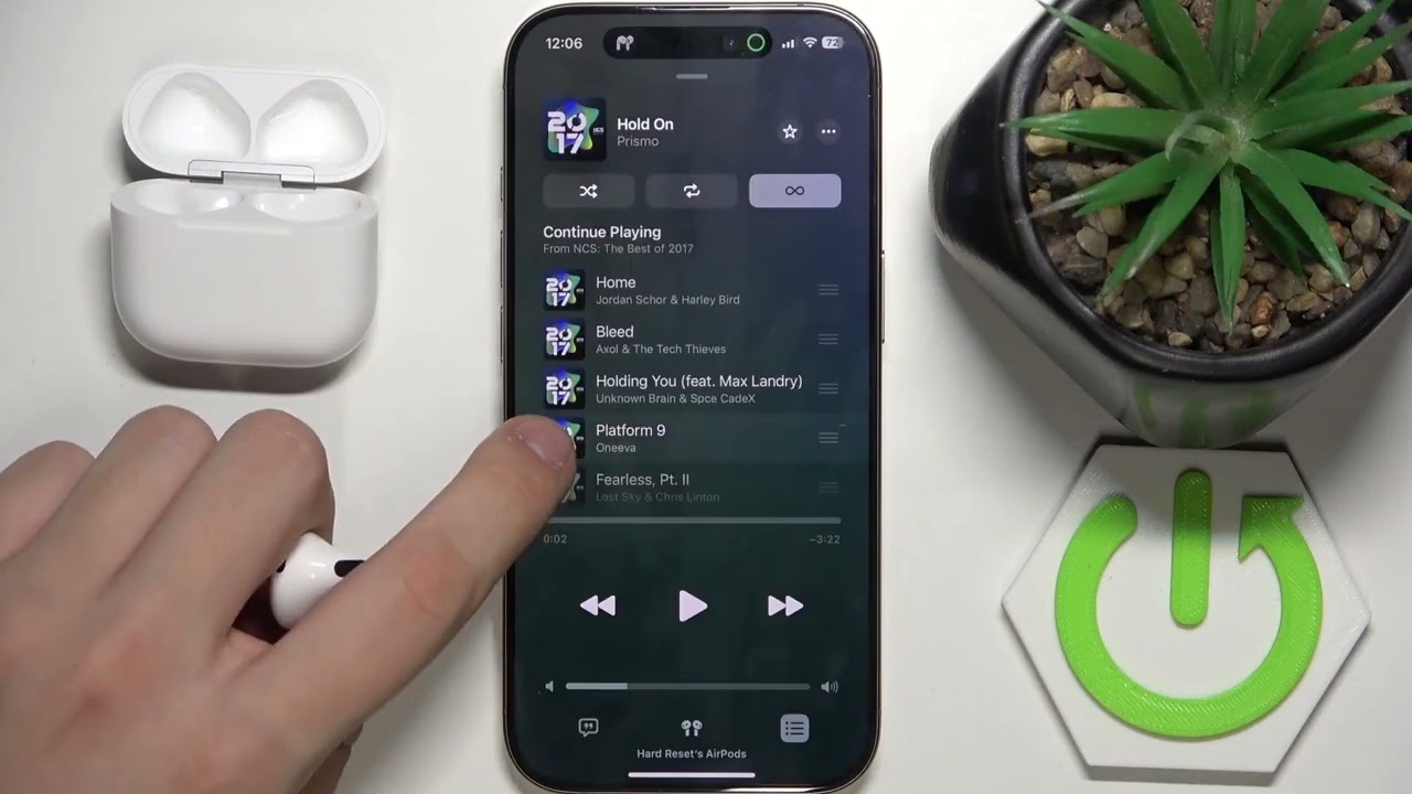 Wie pausiere und starte ich Musik mit den APPLE AirPods 4?