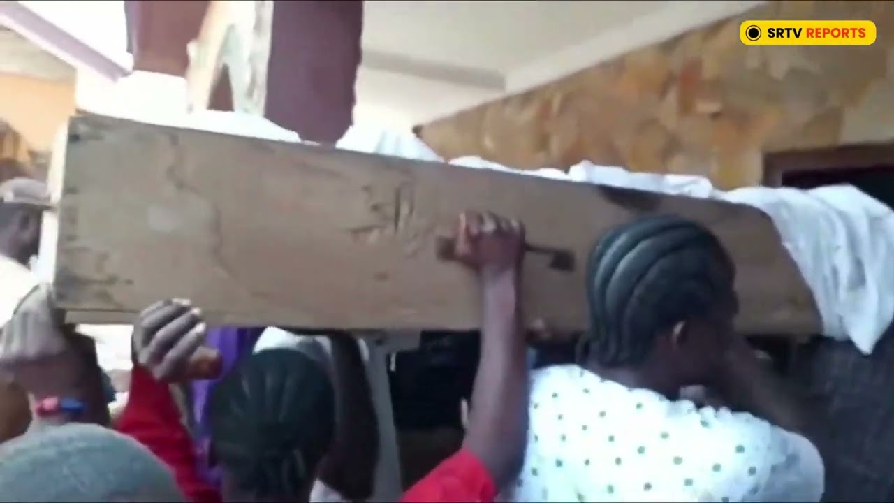 Watch: Alaafin of Oyo Remains Taken Into The Palace For Traditional Rite