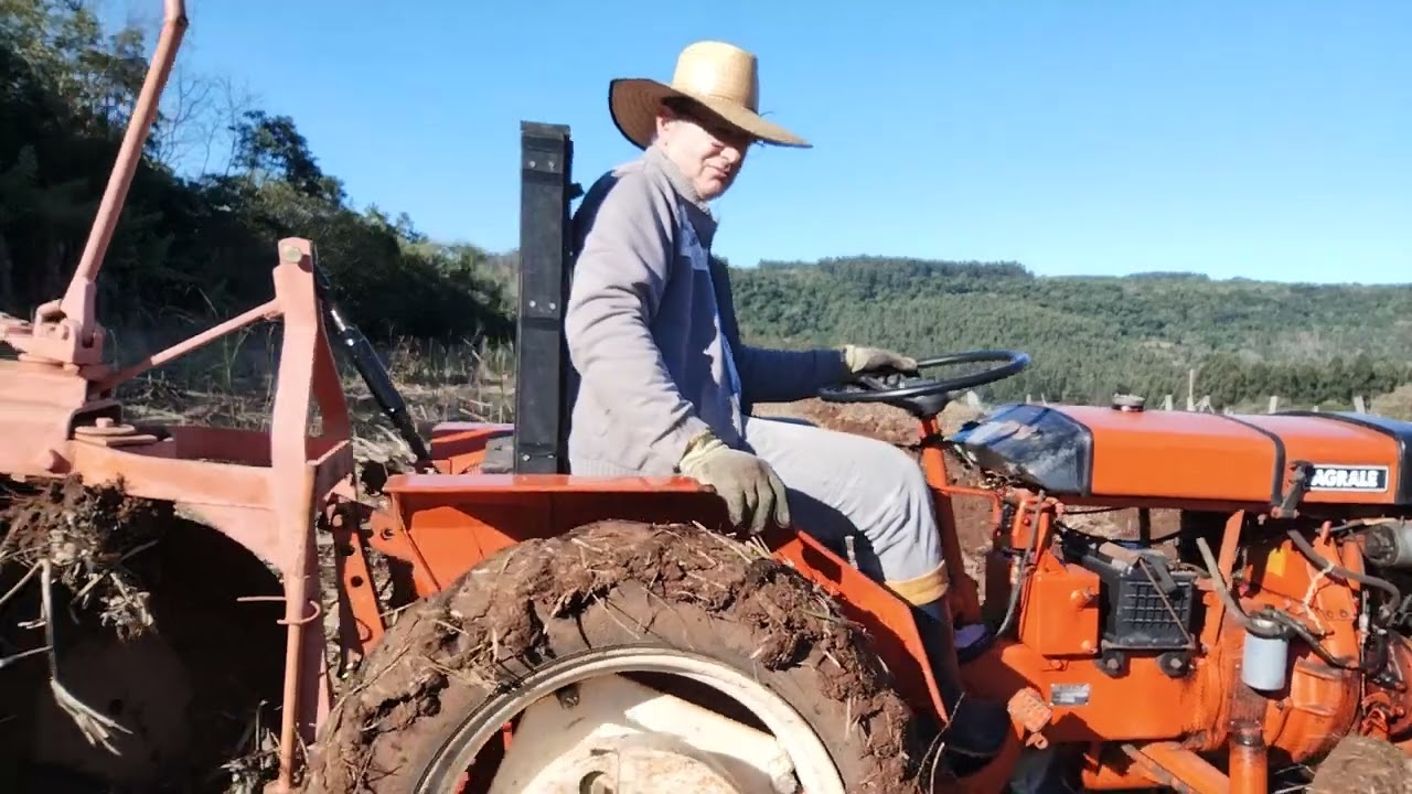 Arando canavial, com Agrale 4100. Parte 2
