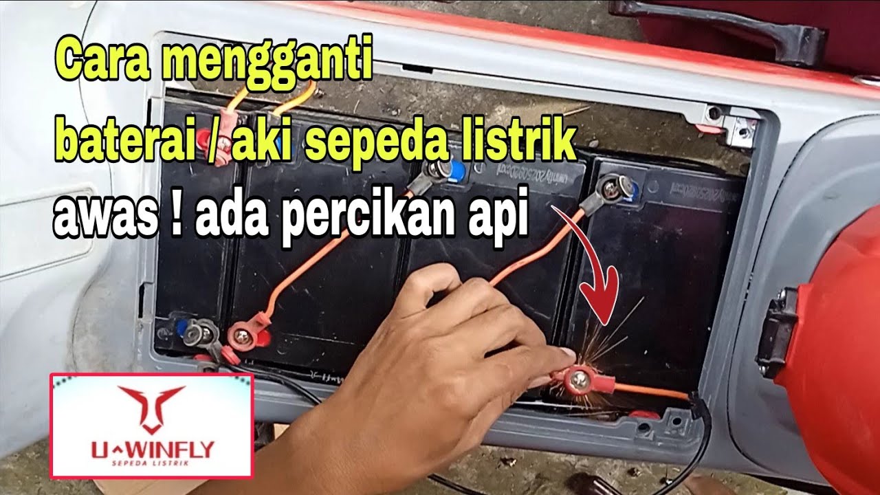 Cara mengganti aki / baterai sepeda listrik u winfly.