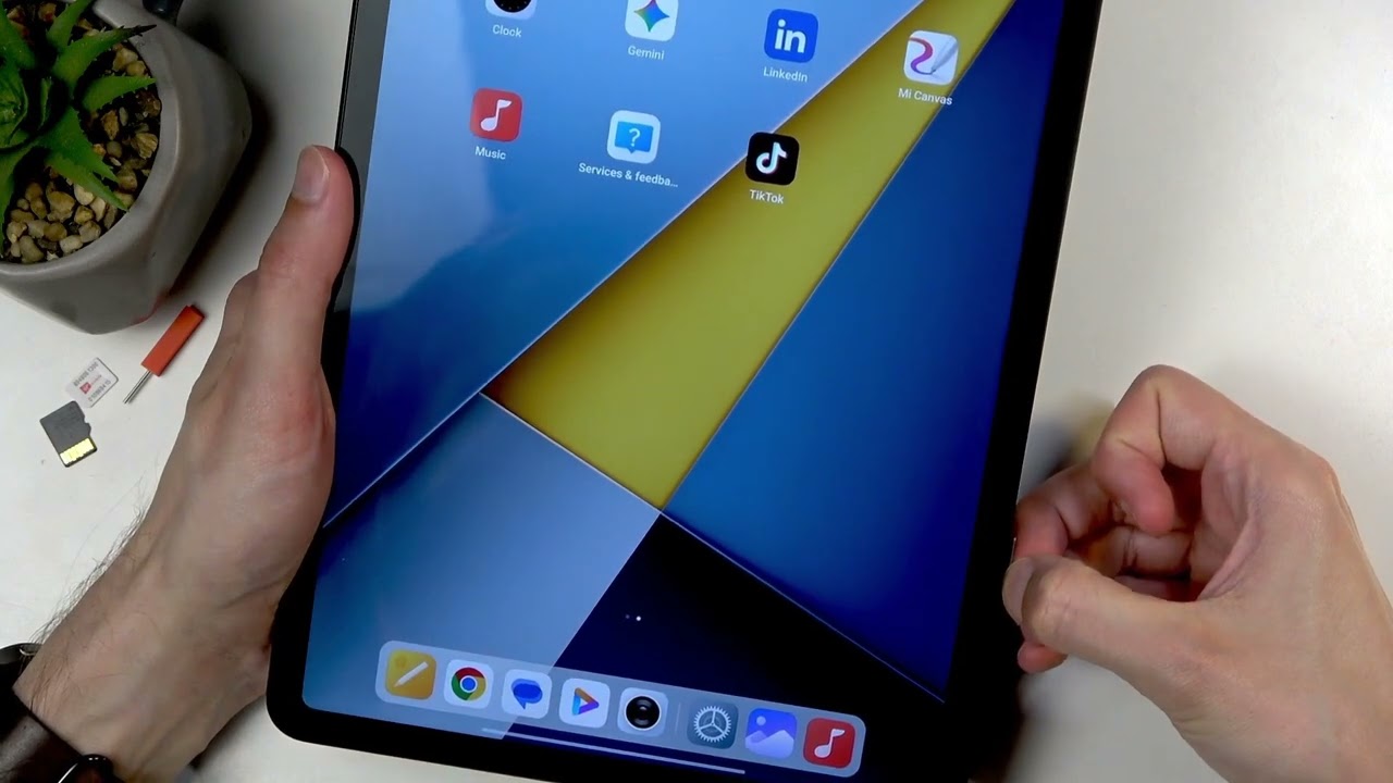 POCO Pad M1 – Como inserir cartão SIM e cartão SD
