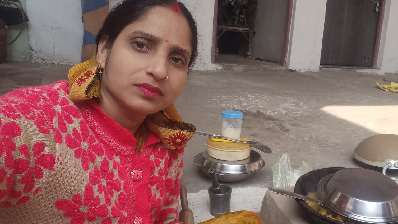 चलिए चूल्हे पर लाइव गाजर का हलवा और मंगोड़ी और खाना बनाते हैं लाइv#live