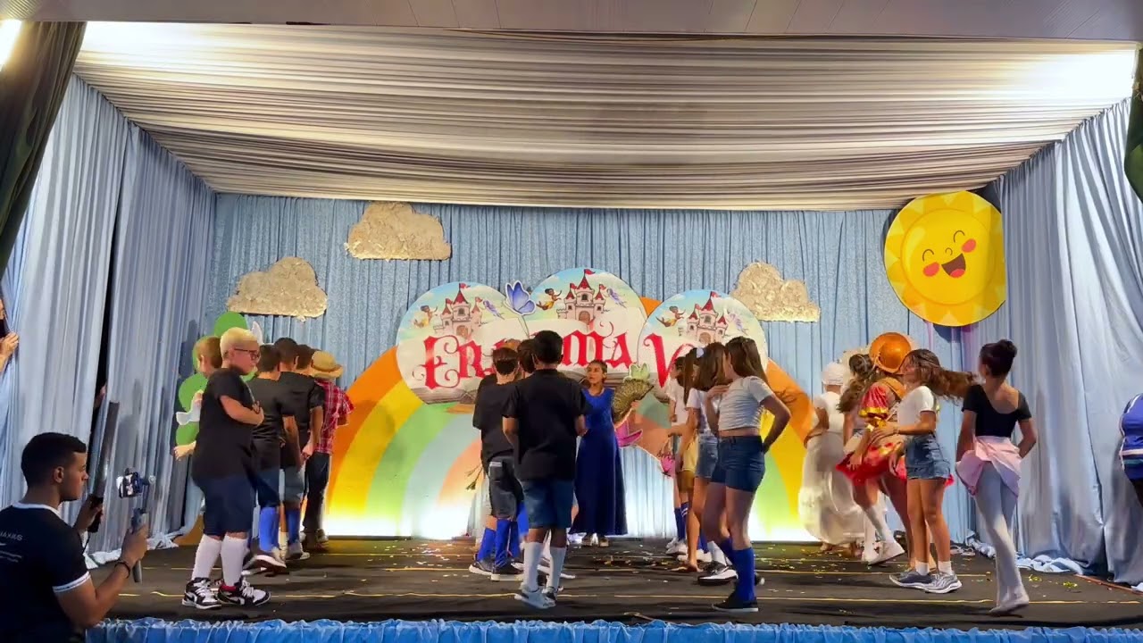 Apresenta&ccedil;&atilde;o 5&ordm; ano Amarelo, Azul e Branco