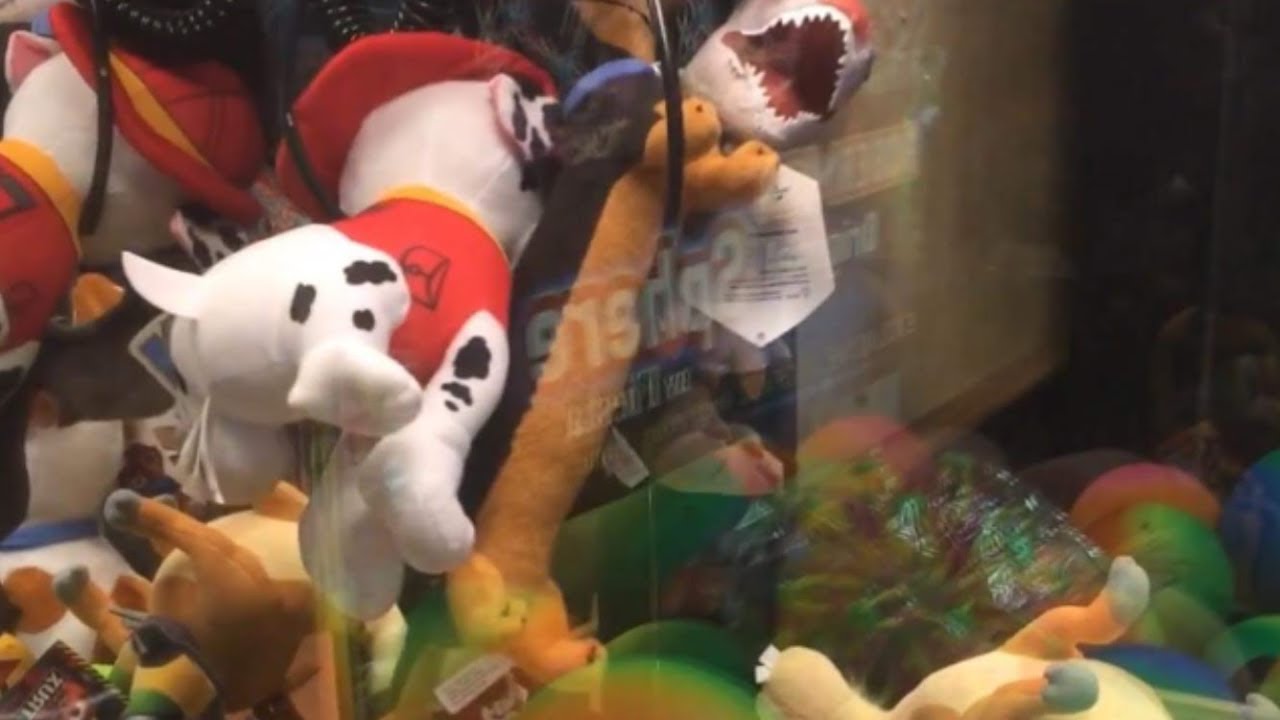 3 PRIZES IN ONE GRAB AT THE CLAW MACHINE! + TONS MORE CLAW TRIPS! 21 WINS TOTAL!