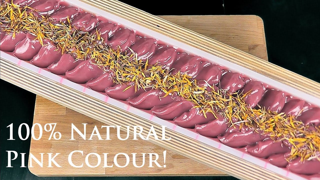 How to make a bold, 3 layer sunset themed soap with natural colourants & Calendula. Recipe included!