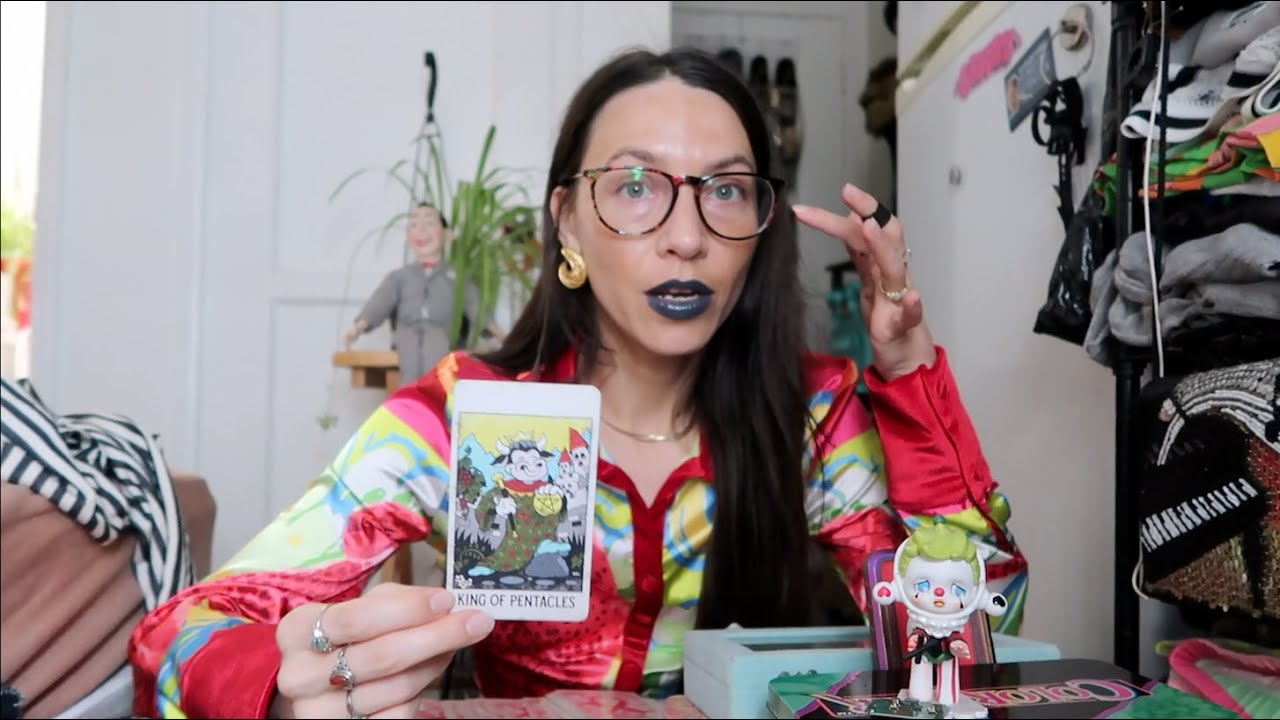 WHAT IS GOING ON AROUND YOU // PICK A CARD TAROT READING
