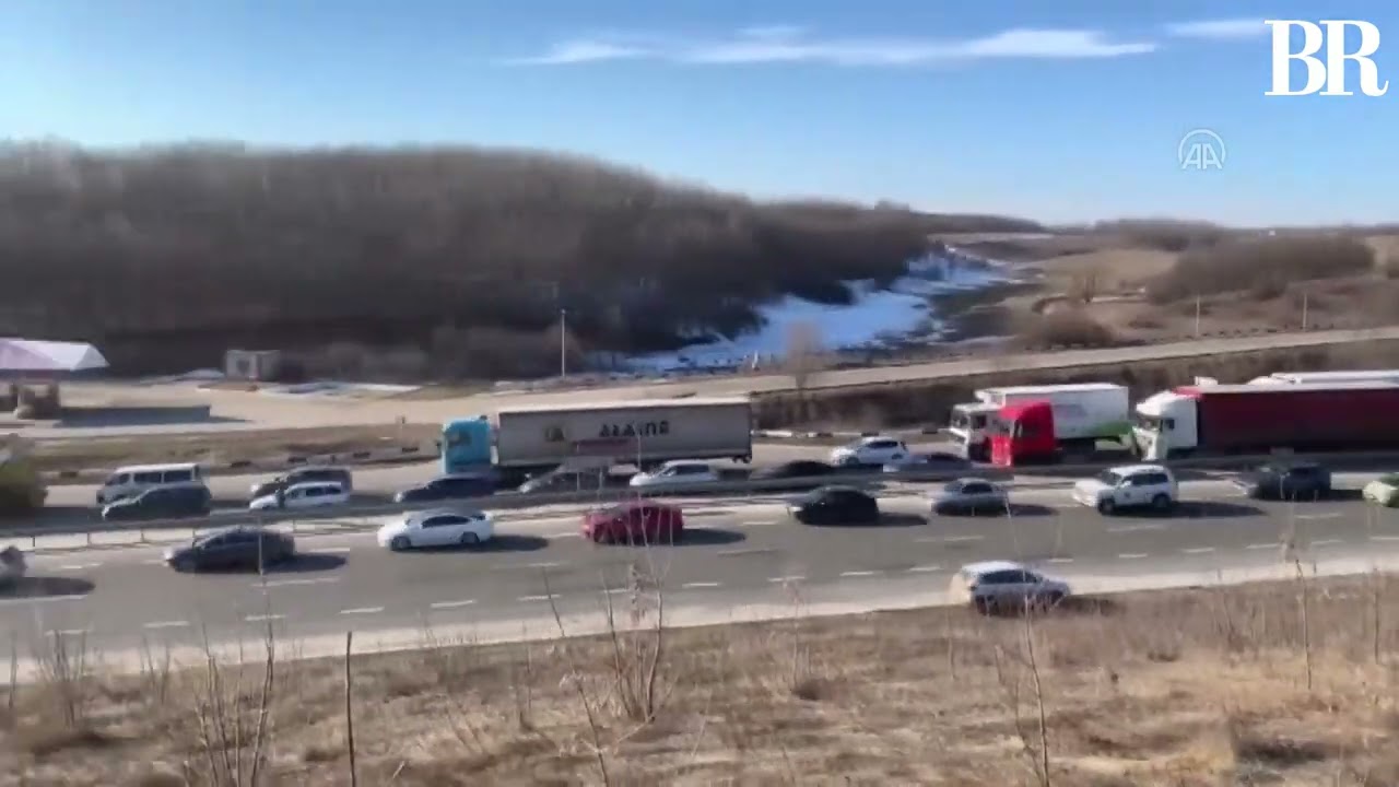 UKRAINE: Long queues of vehicles as people flee Kyiv
