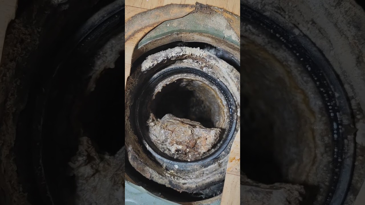 WC Verstopft?  p&ouml;mpel ist nicht f&uuml;r Dauer Einsatz #edyrohrreiniger #rohrreinigung #abflussverstopft