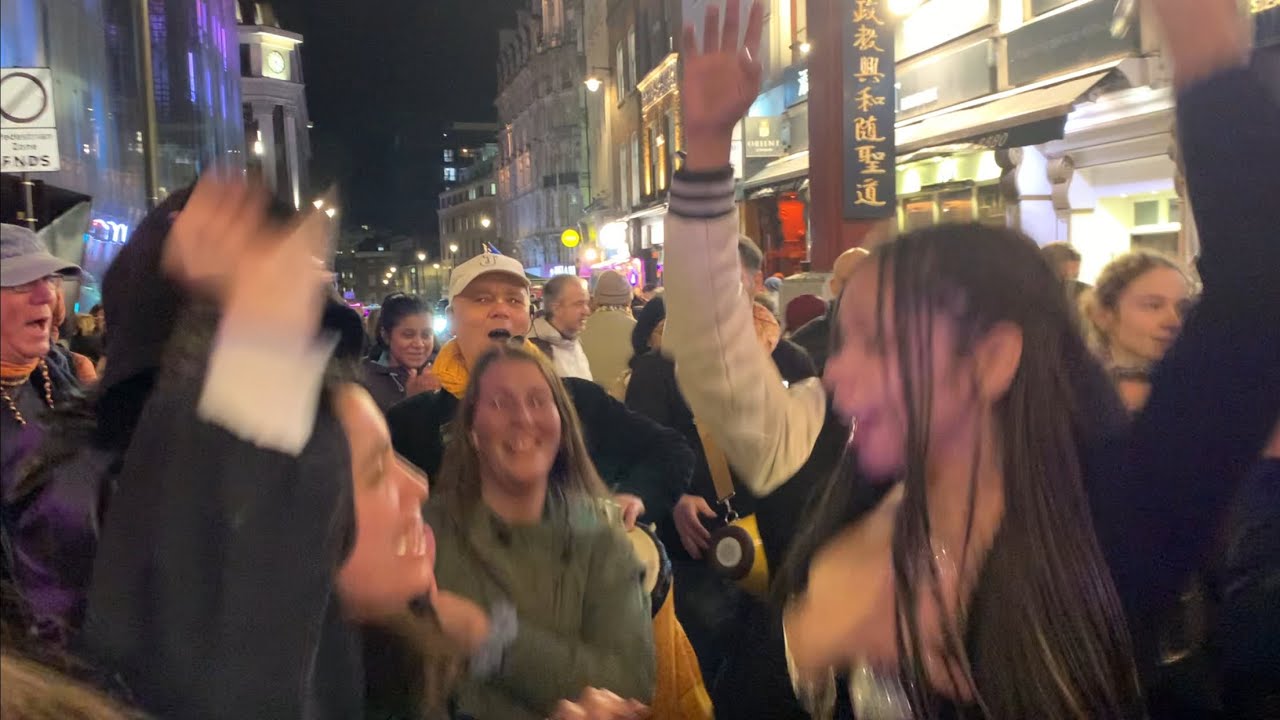 Explosive dancing with the Hare Krishnas in London! -25.10.25