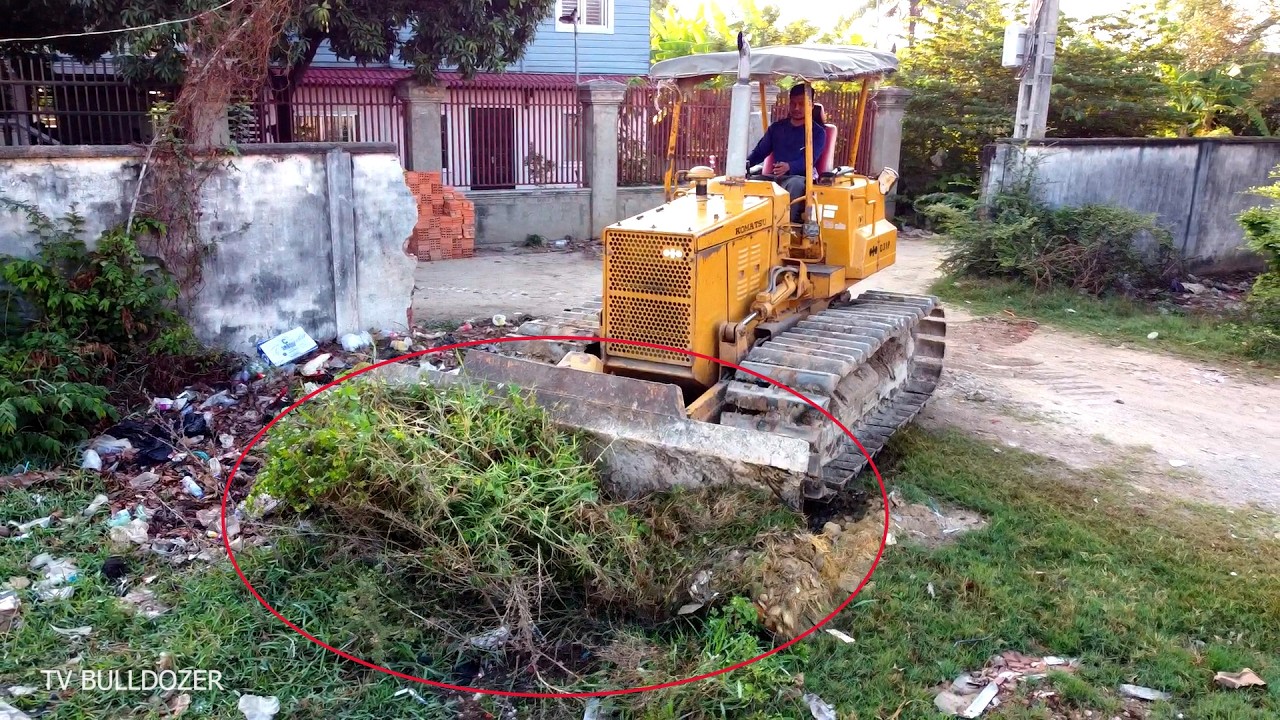 Wonderful!! Opening Project LANDFILL DELETE TRASH By D31P KOMATSU DOZER Pushing SOIL, 5TON TRUCKLOAD