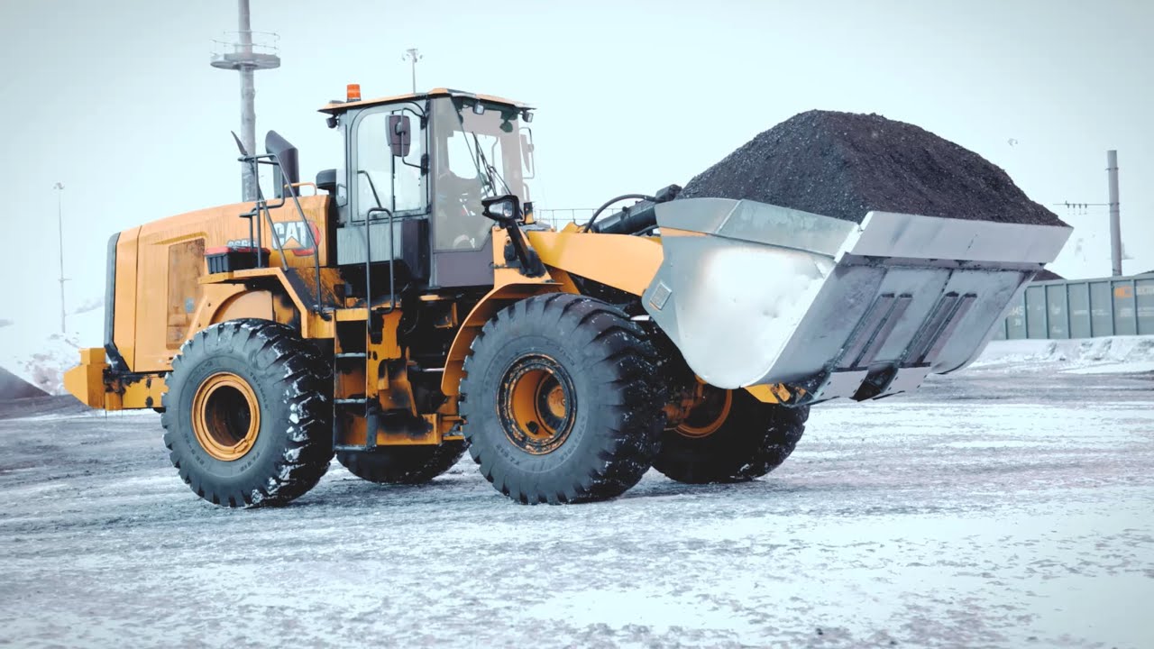 Колёсный погрузчик Cat&reg; 966 GC за работой
