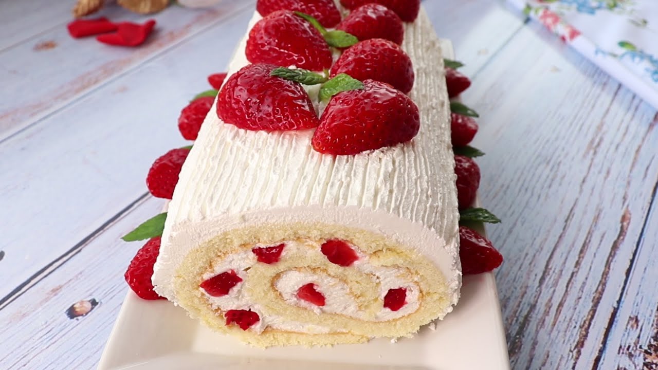 رولي بالفراولة، تحلية سهلة و راقية تستهل التجربة  Roulé aux fraises
