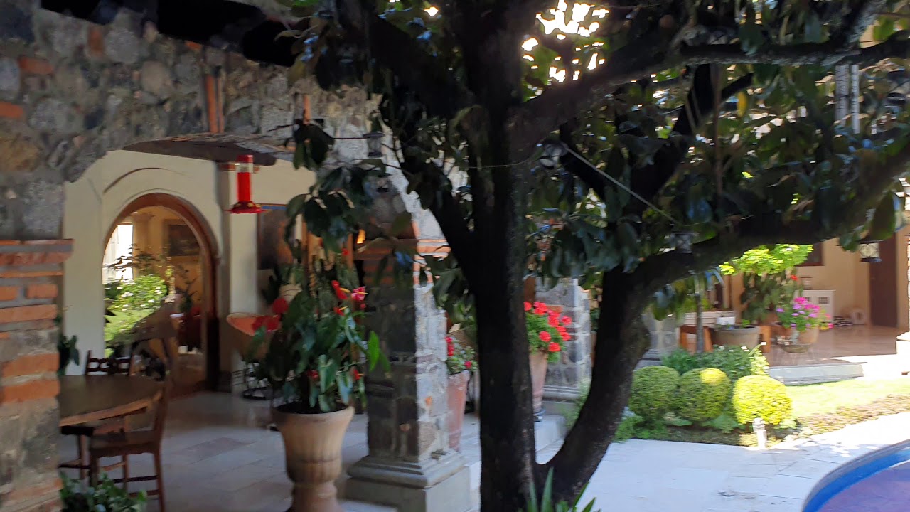 Vendida 🪬Venta Residencia en privada con seguridad Calle Ajusco Cuernavaca 5 recs, alberca, jardín