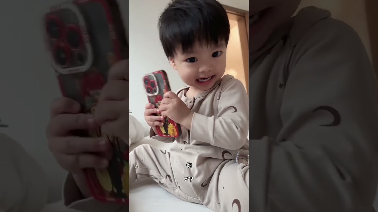 潘爸乐爷vlog：leye宝宝古灵精怪又暖心地陪伴生病的妈妈；小奶音的婴语很治愈！ baby leye & pan #dadlife #baby #babyboy #family
