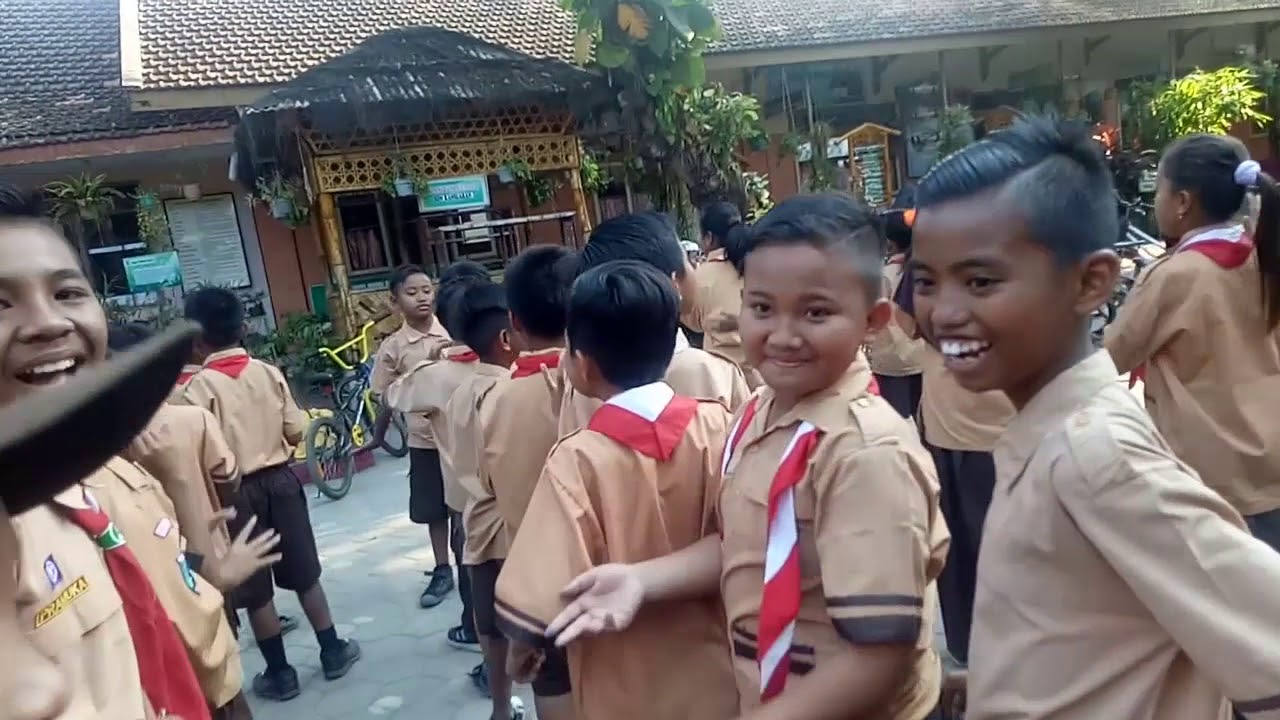 Messenger Of Peace dan Senam Gemufamire di SD Negeri Kanigaran 3 Kota Probolinggo