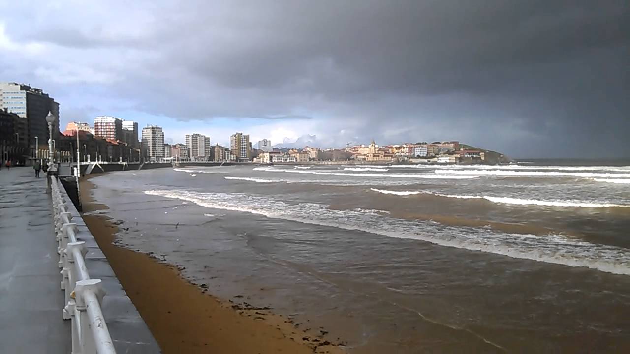 Gij&oacute;n la clara de San Lorenzo 31/1/2015.