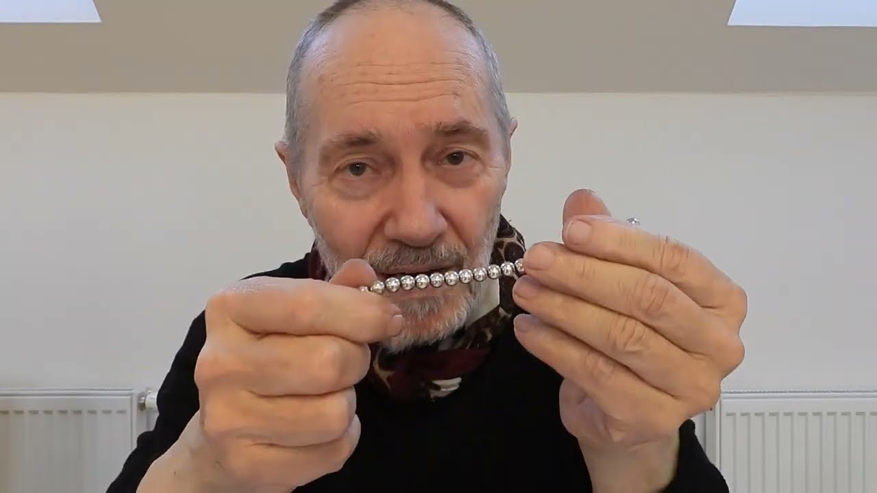 BEN7 Podruh&eacute; po letit&yacute;ch zku&scaron;enostech nejl&eacute;pe troj&uacute;heln&iacute;kově trojřad&yacute; na dominantn&iacute; ruku