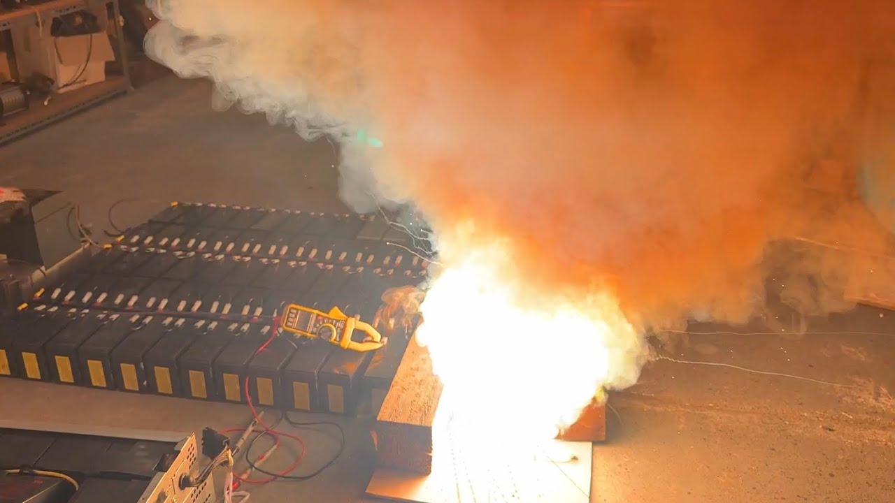 720V Arc Flash on UPS Batteries - Short Circuit #experiment #battery #Arcflash