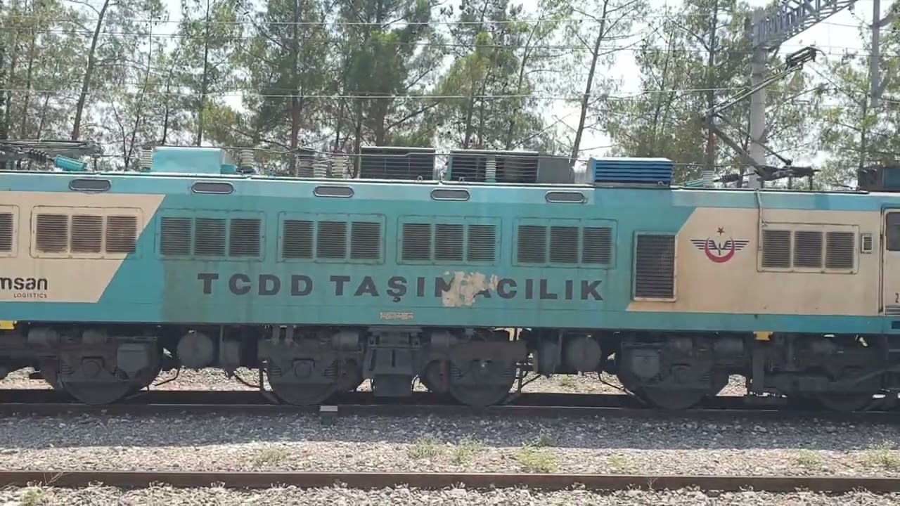 E 43 027 E 43 015 Durak tren istasyonunda e 43 013 ve E 43 022 ile buluşuyorlar