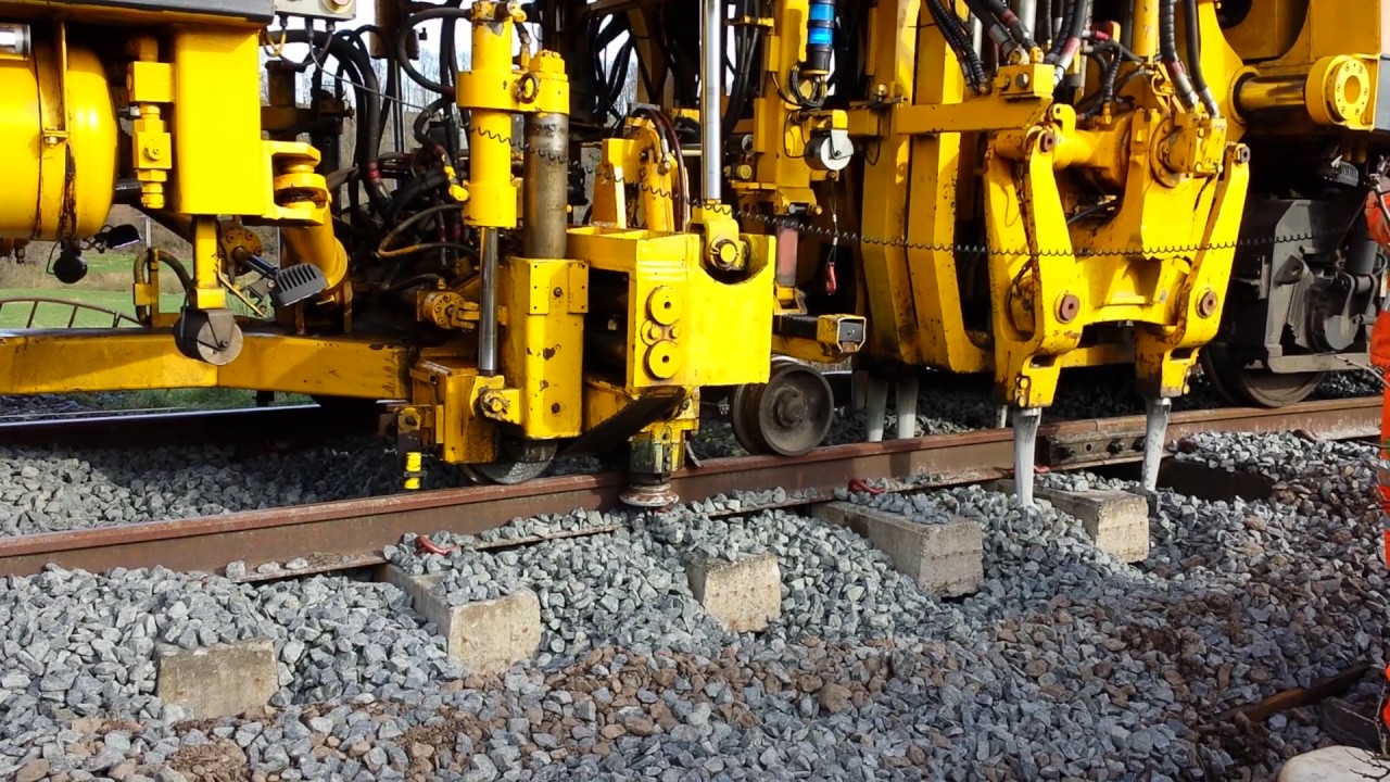 COLAS RAIL tamper 73913 on SVR.