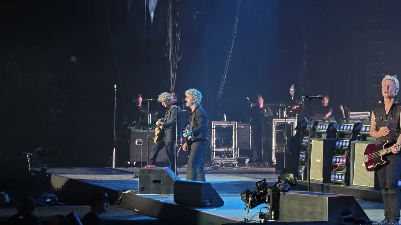 Green Day - Wake Me Up When September Ends (Live in Paris, France 2024) 4K HD 60FPS