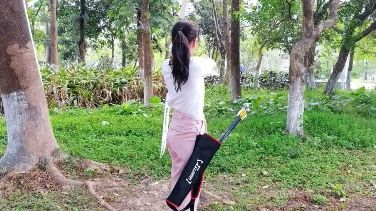 Archery quivers for bow archers