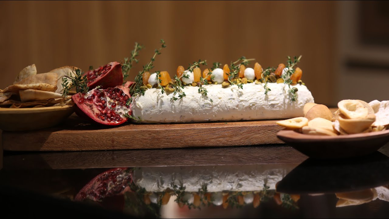 Tronco de ch&egrave;vre com damasco e pistache