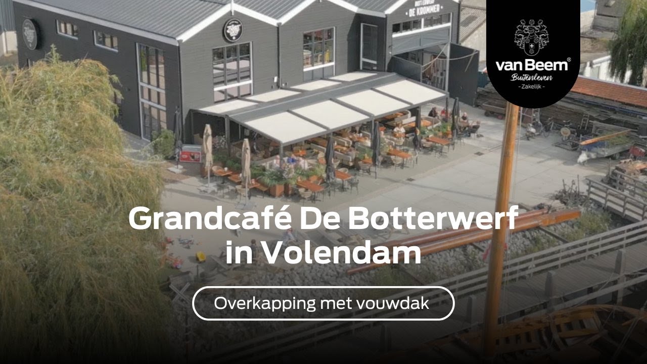 Overkapping met vouwdak bij Grandcaf&eacute; De Botterwerf in Volendam | Van Beem Buitenleven
