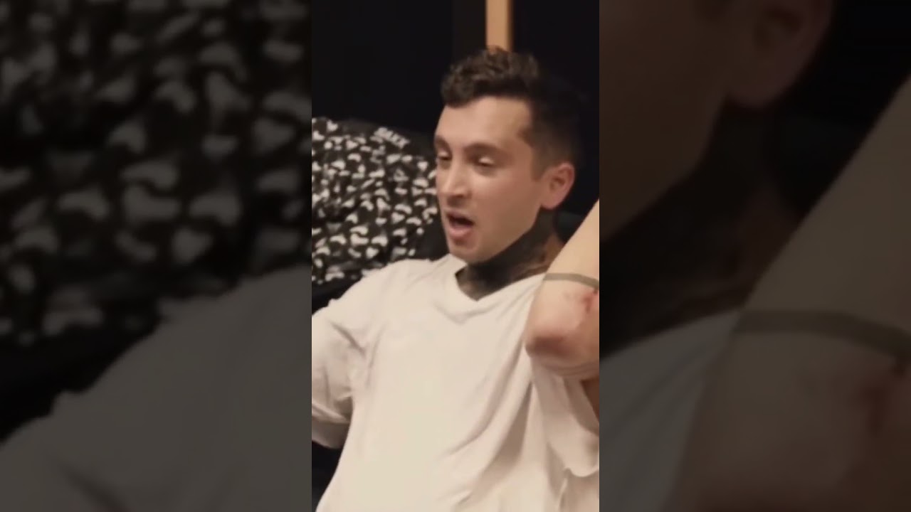 Tyler falls on Josh's drumsticks while performing trees 😂 #twentytwopilots #twentyonepilots #clique