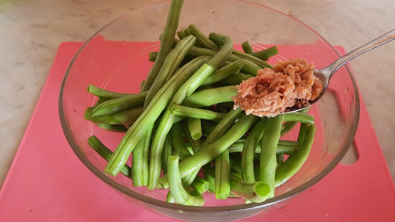 جيبي غير علبة طون الزيت  وخلطيها مع اللوبيا الخضراء ورواحي عندي ورديلي لخبر لي ياكلها عندك ماينساهاش