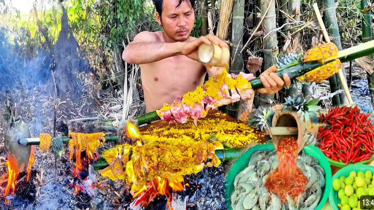 Grilled pork alone in the forest the pork is very big 😋 #cooking #food 