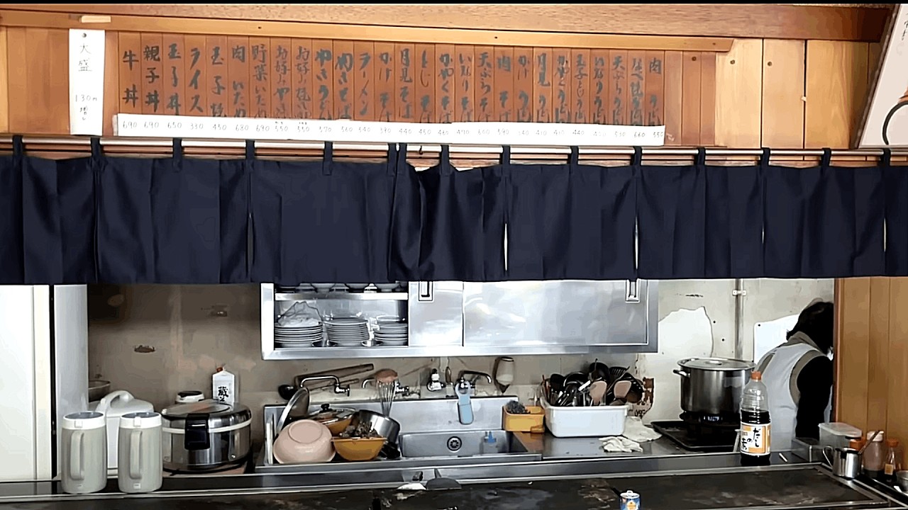 【富山食堂】小矢部川近くにある昭和レトロな店はおばちゃんワンオペ