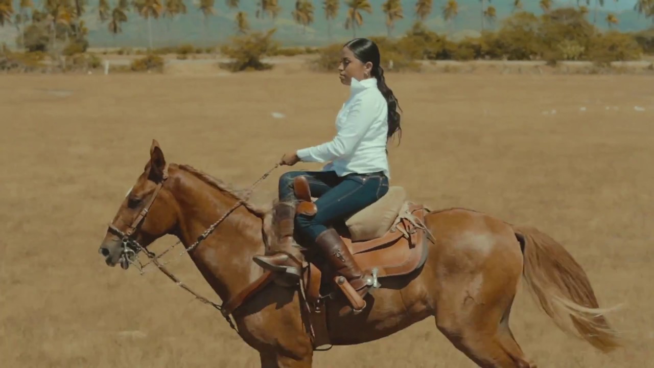 SIOMARA CON SU CABALLO SIRIO  EN SUS XV AÑOS (videoclip)