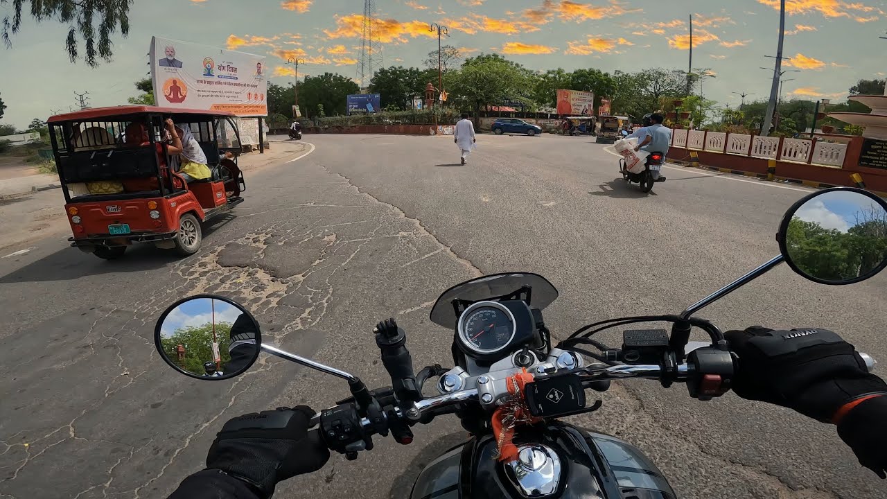 HONDA H’NESS CB350 BIKE RIDE IN MARKET STREETS 🥶 | CRAZY BIKE RIDE IN HEAVY MARKET TRAFFIC