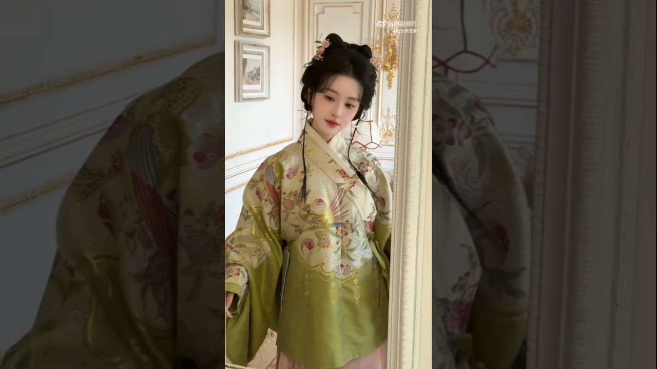 Knit gold through sleeves.. #chinesetraditionaldress #chinesetraditionalculture #mingdynasty