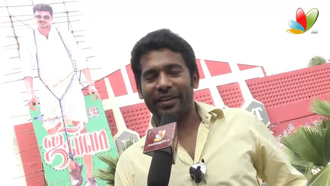 Vijay Fans Celebrating Jilla 80 Feet Cutout at Pilot Theatre | Mohanlal,Kajal Agarwal |