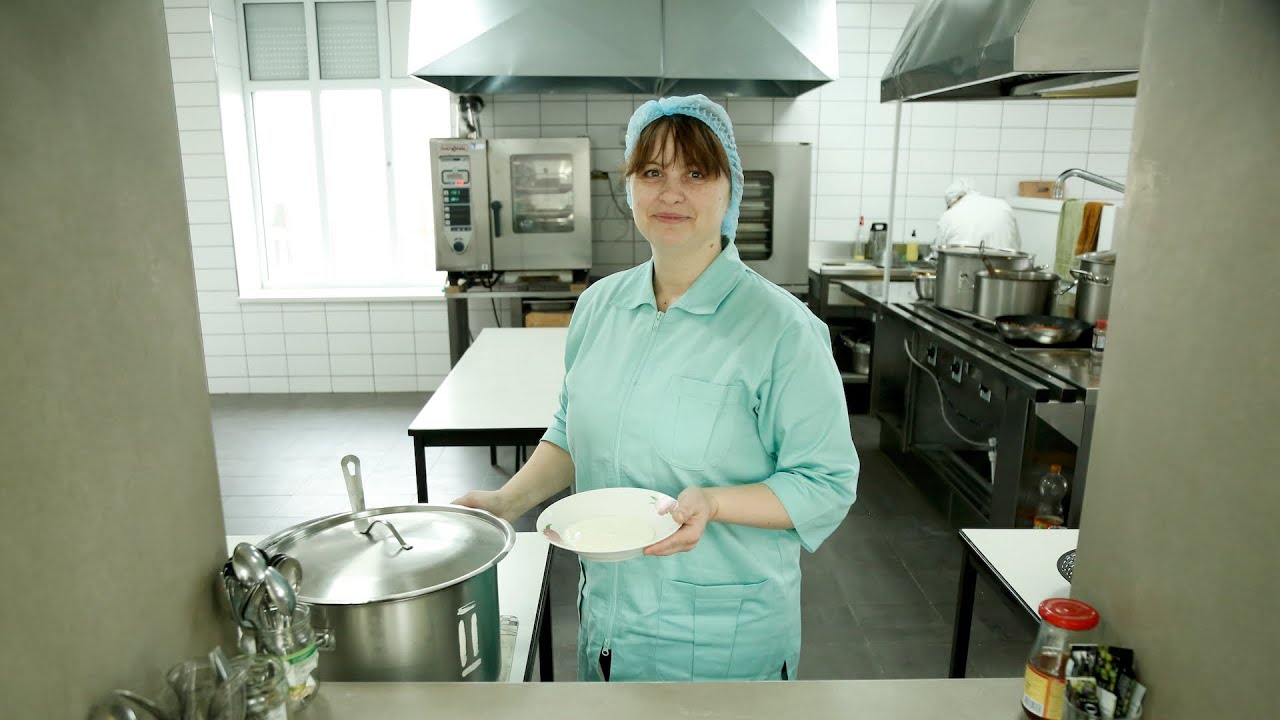 Refugiată din Ucraina la Sărata Galbenă, gătește mâncare pentru zeci de conaționali de-ai săi