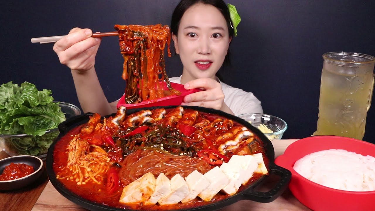 엄청 뜨겁고 매운 실비파김치찜♥장어랑 당면,두부도 듬뿍 SPICY KIMCHIJJIM MUKBANG