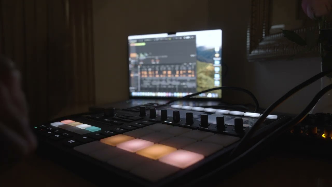 Maschine MK3 Live Jam | Groovy Techno Dance Track | Hardware Session