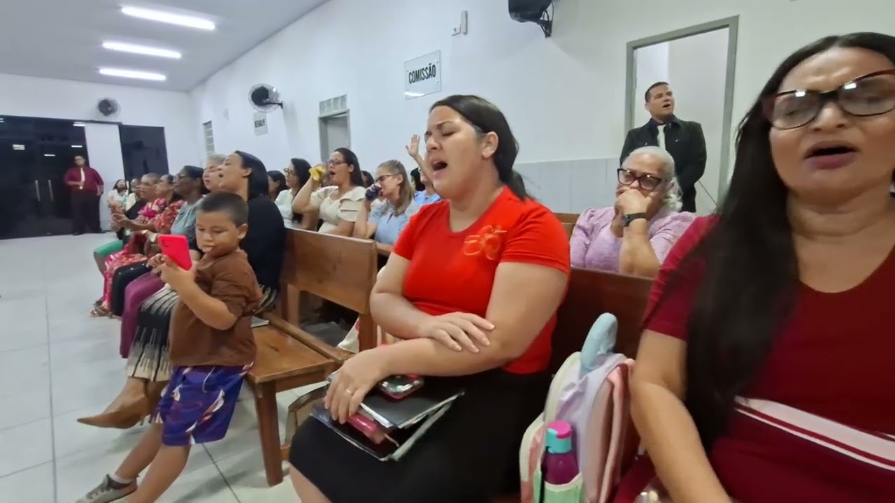 Irmão Roberto, canta na santa ceia, em ieadalpe-congrua 1
