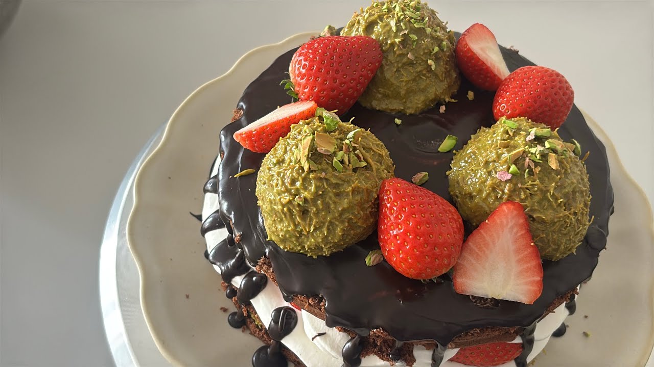 진짜가 나타났다! 직접 만든 페이스트로 만든 역대급 두바이 딸기 케이크 🍰韓国で今一番ホットな「ドバイケーキ」！パティシエが教える究極レシピ 🍰