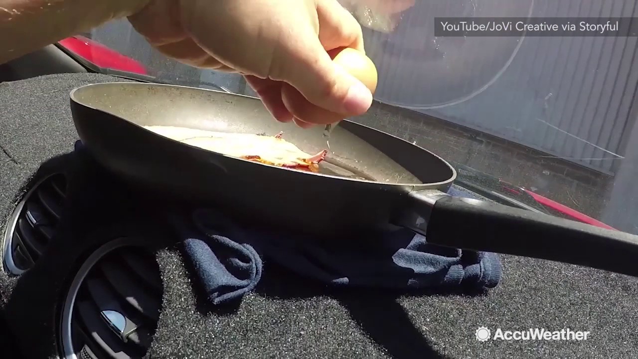 Man cooks bacon and eggs using the Sun during Australian heat wave