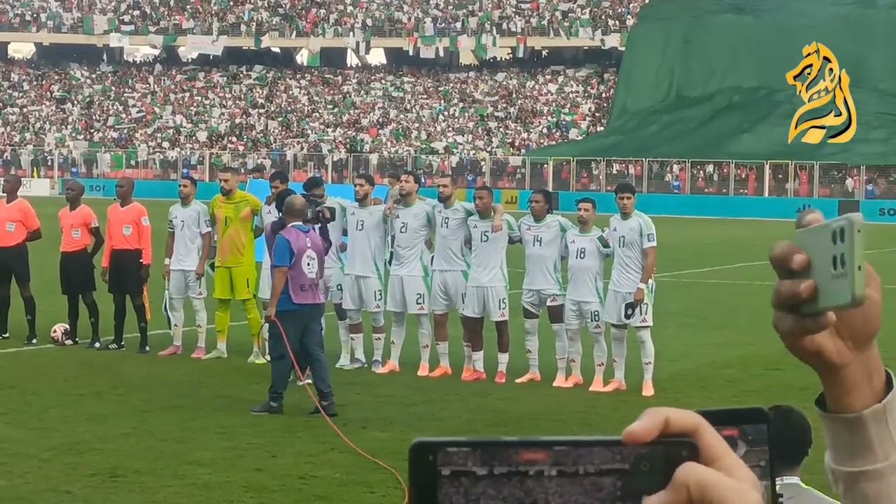 شاهد.. انفجار ملعب ميلود هدفي لحظة عزف النشيد الوطني الجزائري 